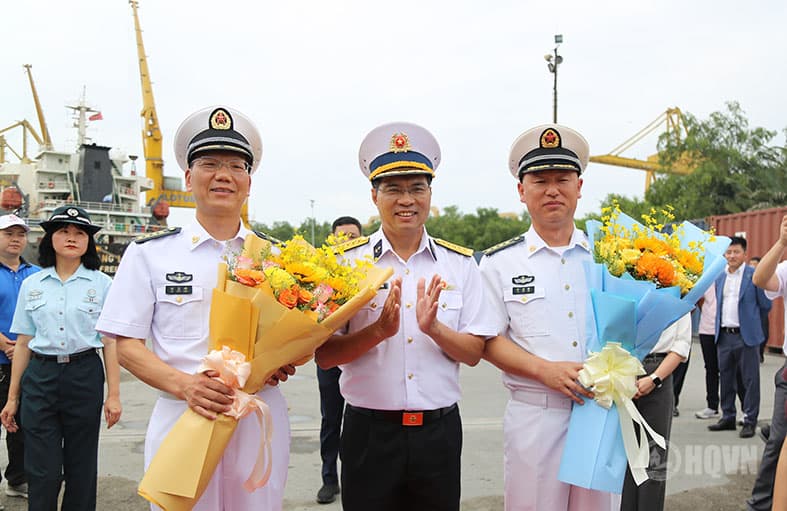 Tàu Hải quân Trung Quốc thăm TP Hồ Chí Minh