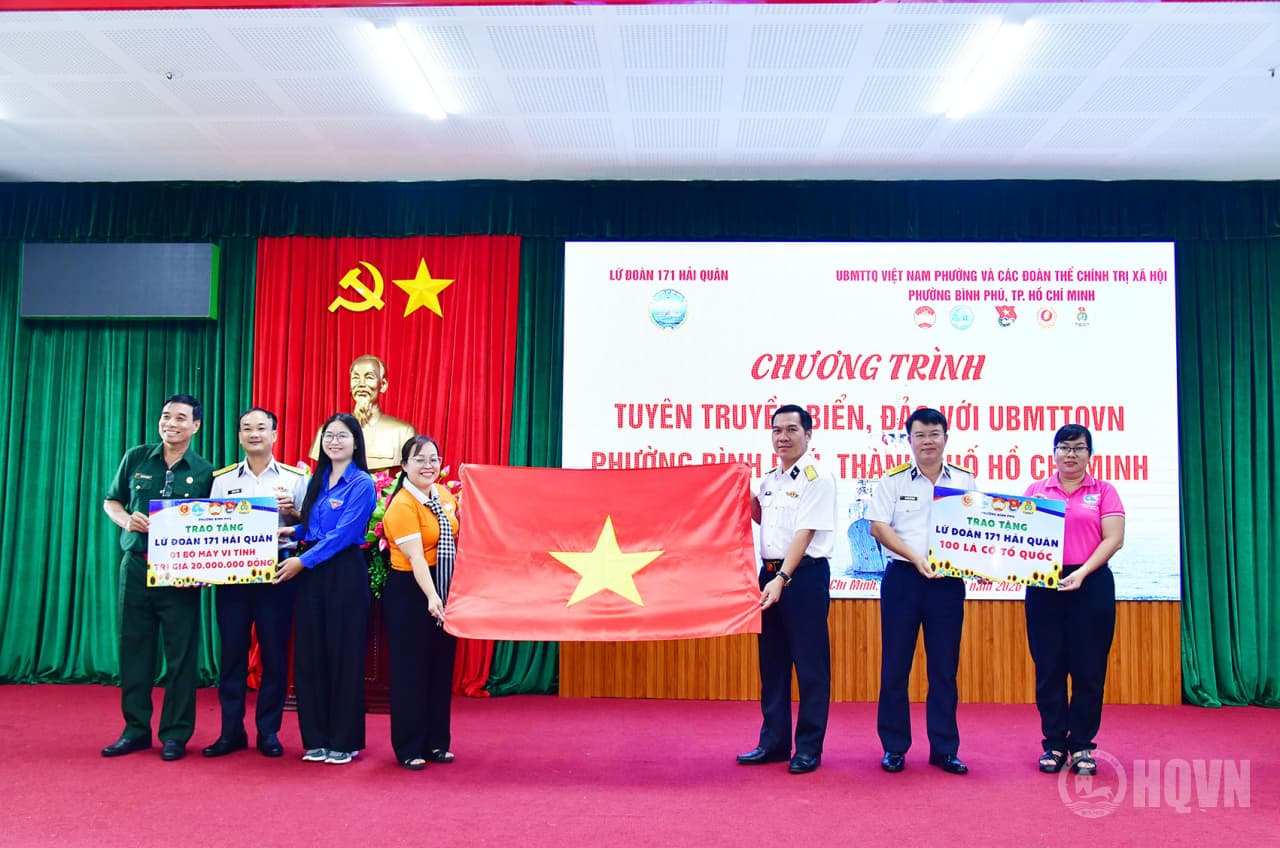 Lữ đoàn 171 tuyên truyền biển đảo tại phường Bình Phú, Thành phố Hồ Chí Minh