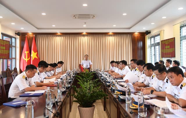 Kiểm tra công tác chuyển đổi số tại Trung tâm Bảo đảm Kỹ thuật Vùng 2