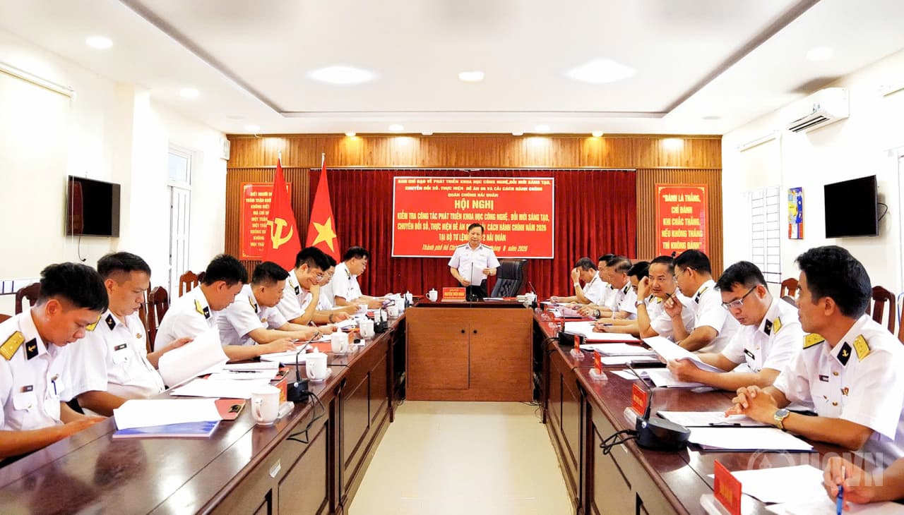 Kiểm tra công tác chuyển đổi số và cải cách hành chính tại Vùng 2 Hải quân