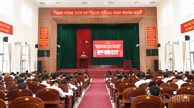 Trung tâm Bảo đảm kỹ thuật Vùng 2 Hải quân rút kinh nghiệm công tác giáo dục chính trị