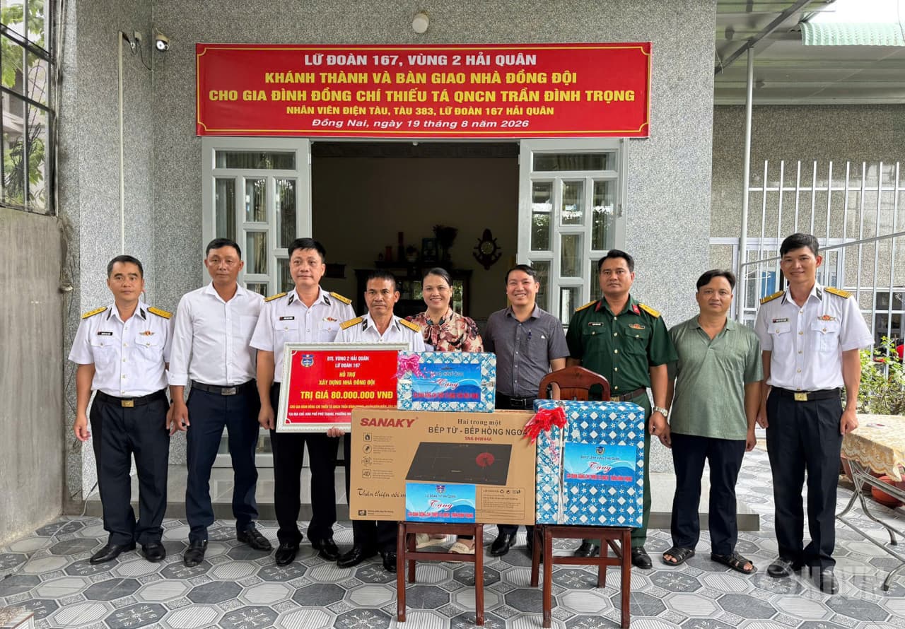 Lữ đoàn 167 bàn giao nhà đồng đội cho quân nhân có hoàn cảnh khó khăn