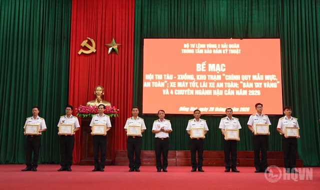Trung tâm Bảo đảm kỹ thuật Vùng 2 bế mạc Hội thi tàu - xuồng, kho trạm chính quy mẫu mực, an toàn