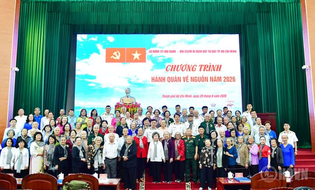 Lữ đoàn 171 giao lưu với các chiến sĩ cách mạng TP Hồ Chí Minh bị địch bắt tù đày