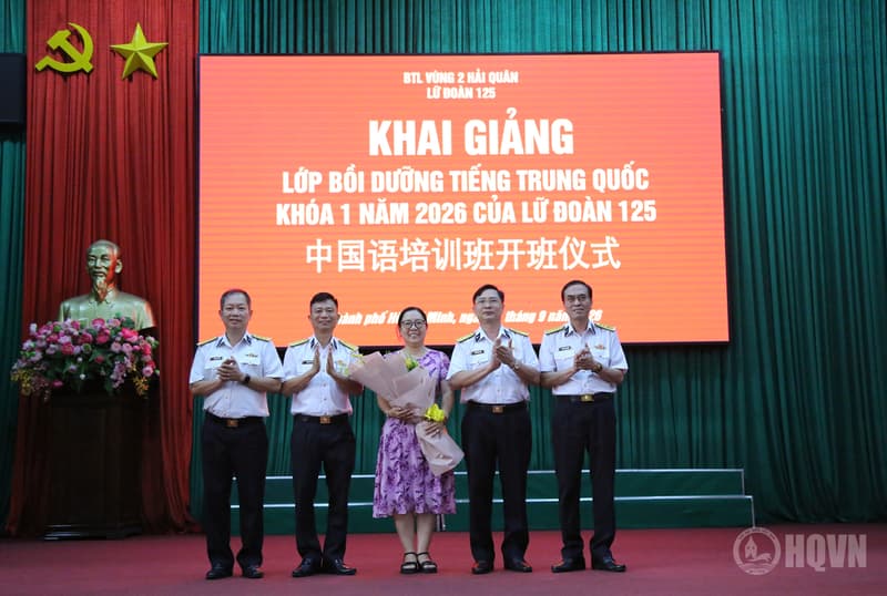 Lữ đoàn 125 khai giảng lớp học tiếng Trung
