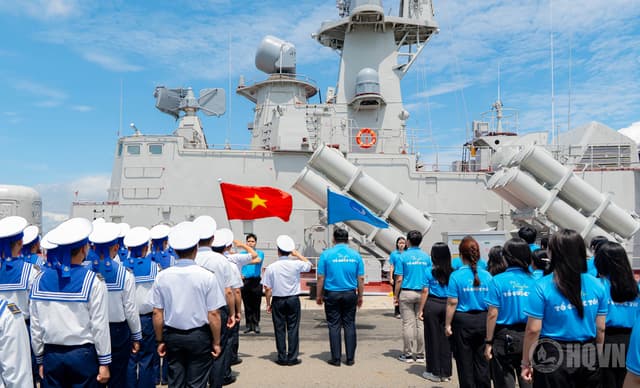 Lữ đoàn 167 phối hợp tổ chức Chương trình “Nghĩa tình biên giới, biển đảo”
