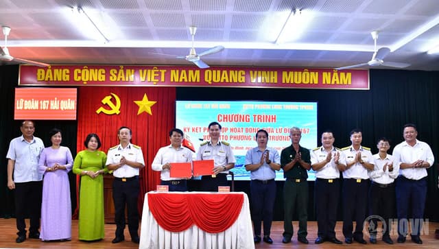 Lữ đoàn 167 và Uỷ ban MTTQ Việt Nam phường Long Trường ký kết phối hợp hoạt động