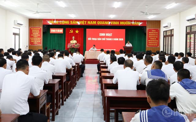 Lữ đoàn 171 đối thoại dân chủ với cán bộ, chiến sĩ