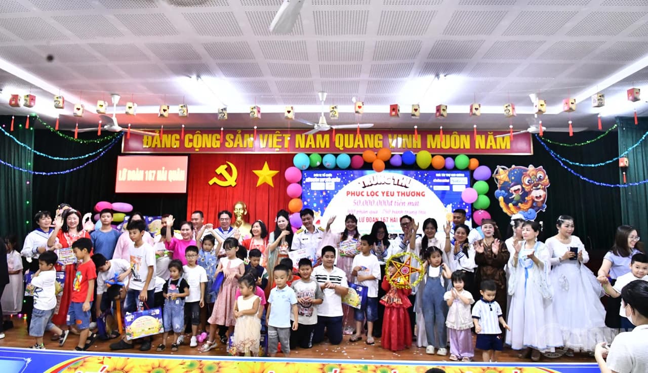 Lữ đoàn 167 tổ chức Đêm hội Trăng Rằm