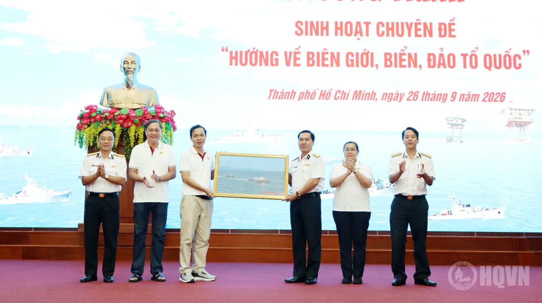 Hướng về biên giới, biển đảo Tổ quốc