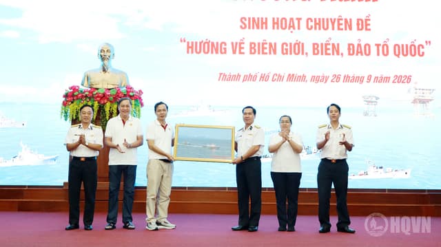 Hướng về biên giới, biển đảo Tổ quốc