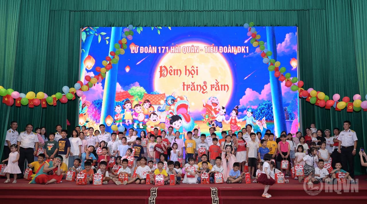 Lữ đoàn 171 và Tiểu đoàn DK1 tổ chức Tết Trung thu cho con cán bộ, chiến sĩ