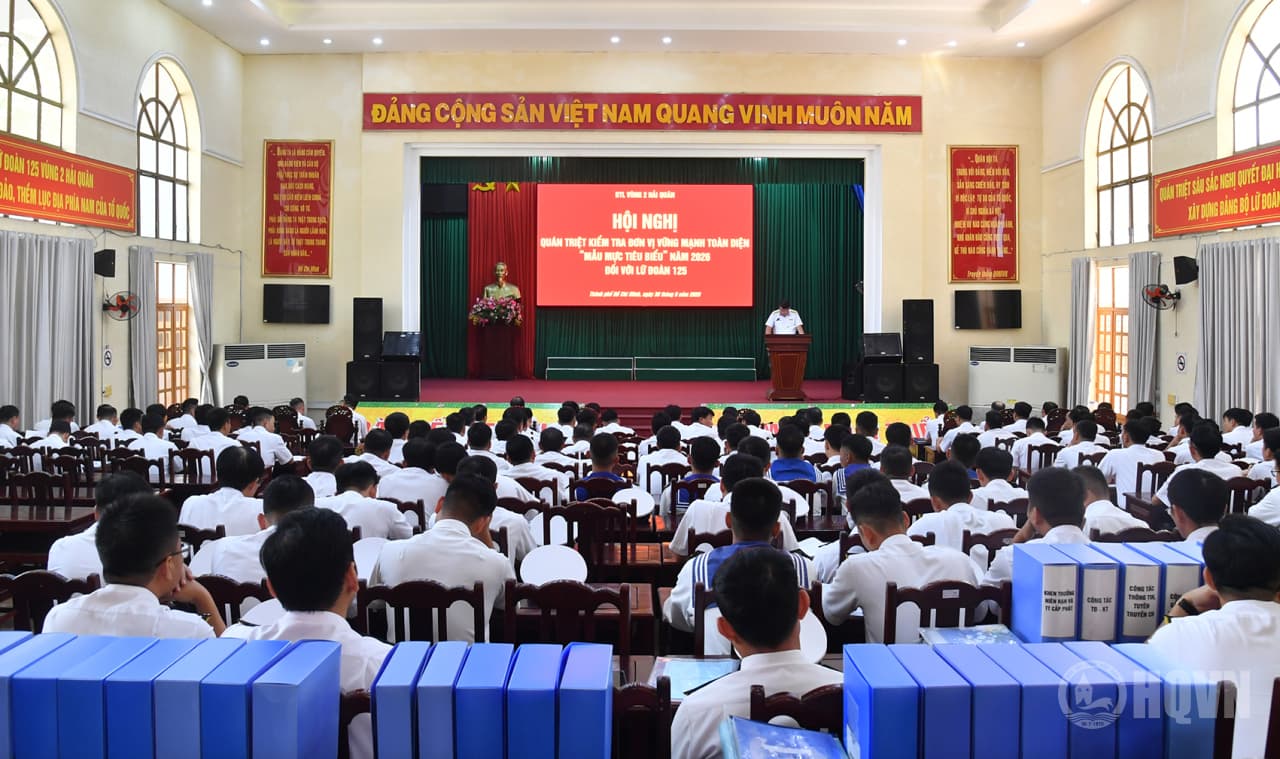Kiểm tra đơn vị vững mạnh toàn diện “mẫu mực, tiêu biểu” tại Lữ đoàn 125