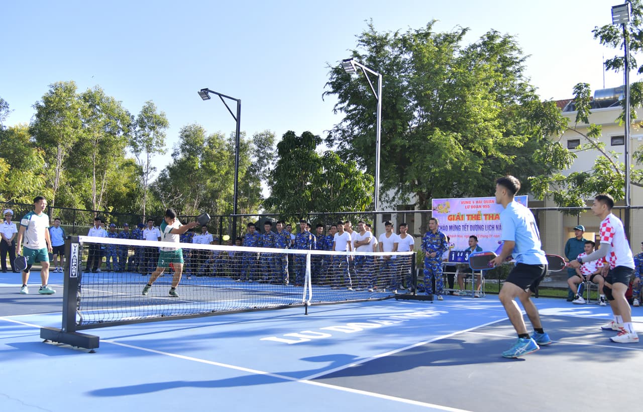 Lữ đoàn 955 tổ chức hoạt động thể thao chào đón năm mới