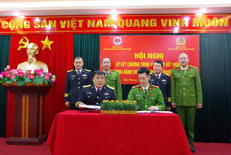 Phòng Hành chính và Công an phường Hồng Bàng ký kết chương trình phối hợp hoạt động kết nghĩa