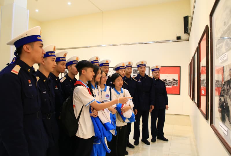 Hải Phòng khai mạc Triển lãm ảnh, tư liệu “Đảng Cộng sản Việt Nam qua các kỳ Đại hội”