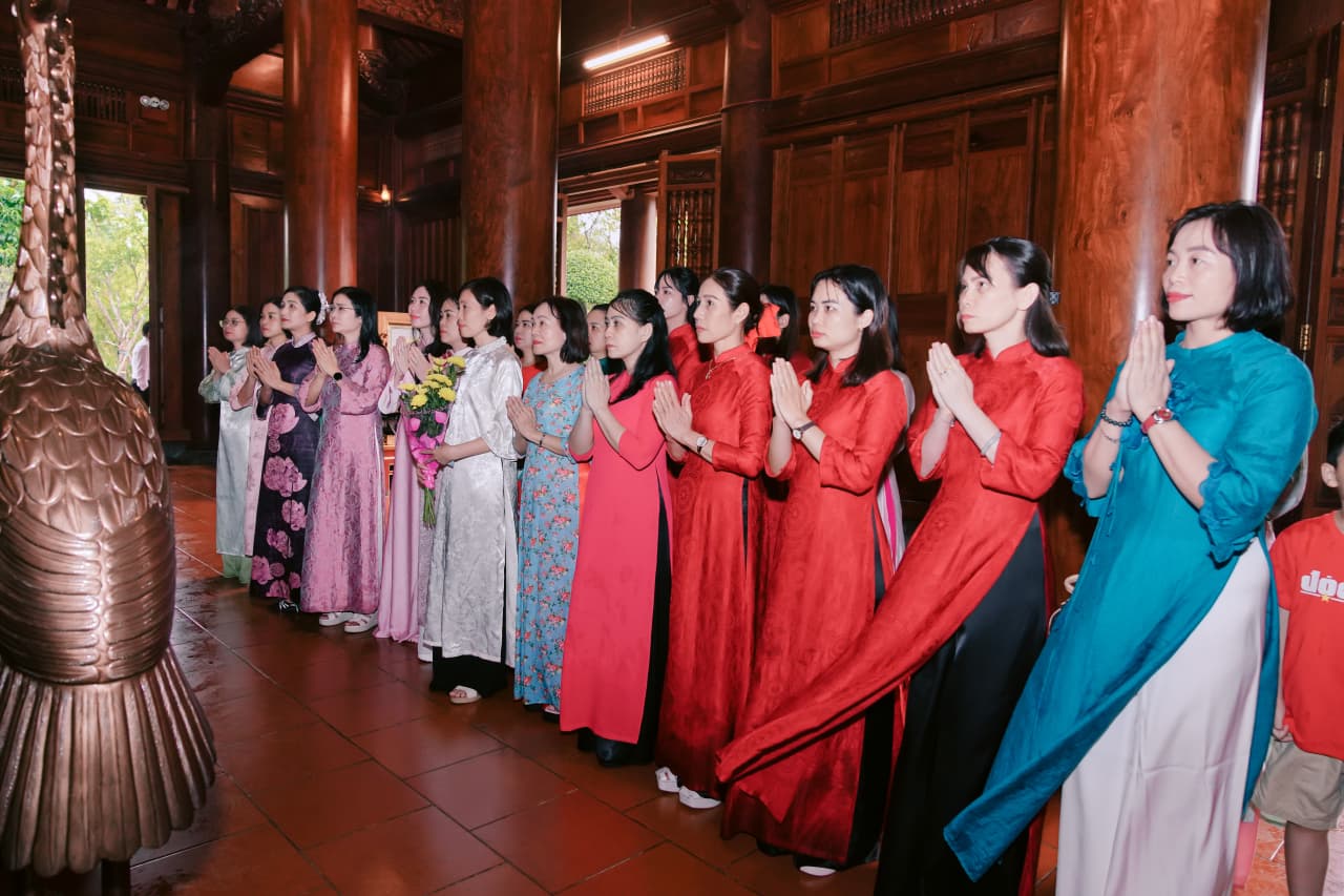 Phụ nữ Bộ Tham mưu Hải quân về nguồn tại Nghệ An, Hà Tĩnh
