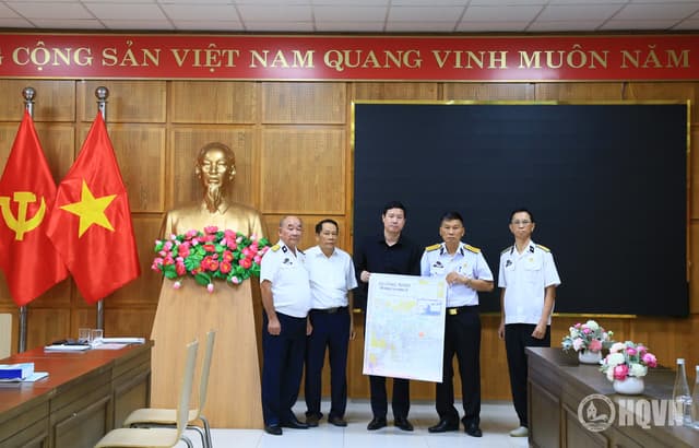 Bảo tàng-Thư viện Quảng Ninh tiếp nhận hải đồ “Quảng Ninh với Đoàn tàu không số”