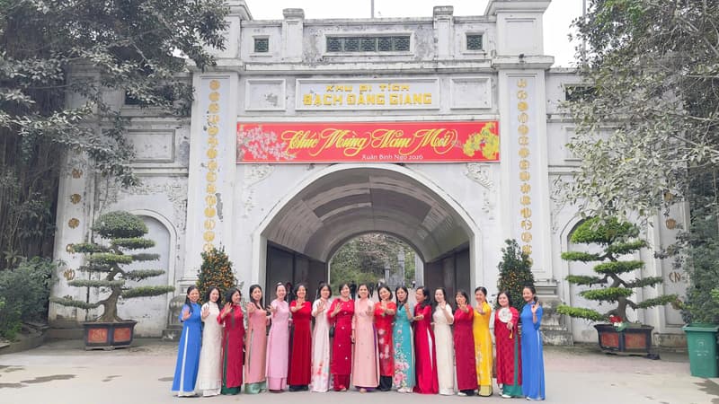 Trung tâm Quan trắc - Phân tích Môi trường biển chào mừng Ngày Quốc tế phụ nữ