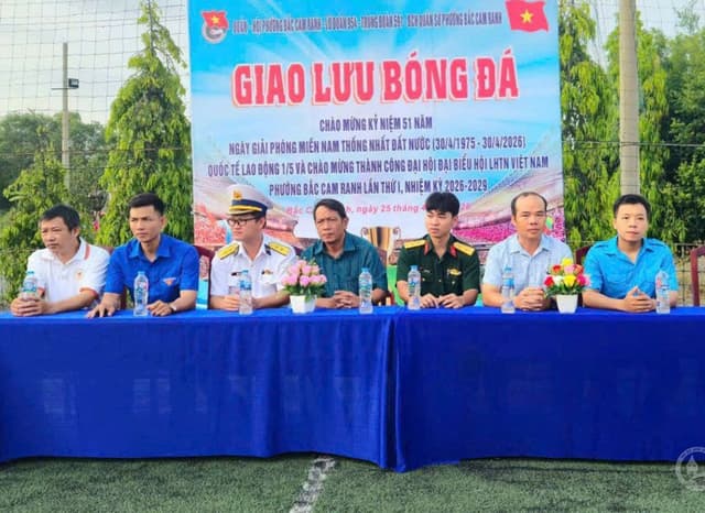 Lữ đoàn 954 tổ chức giao lưu bóng đá chào mừng ngày 30/4 và 1/5