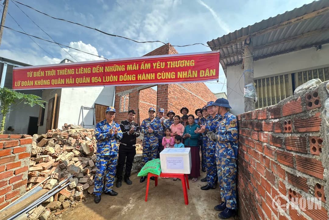 Lữ đoàn 954 thăm, kiểm tra lực lượng giúp dân xây dựng nhà ở tại tỉnh Khánh Hòa