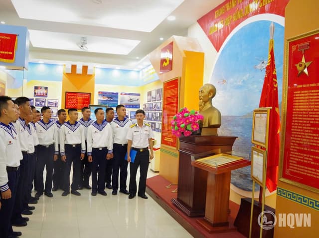 Lữ đoàn 954 giáo dục truyền thống cho chiến sĩ mới về đơn vị