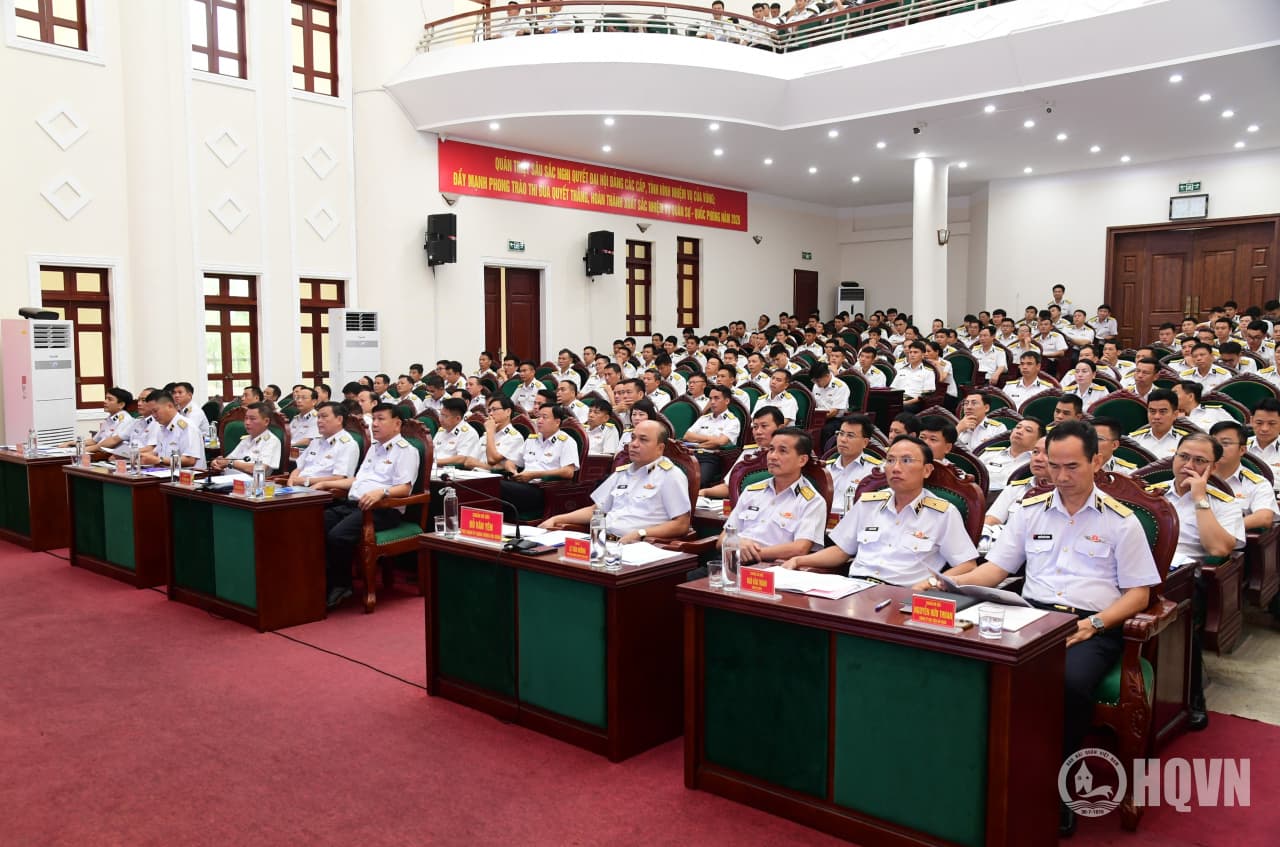 Rút kinh nghiệm công tác giáo dục chính trị, lãnh đạo tư tưởng, phát huy dân chủ, tăng cường kỷ luật, kỷ cương và bảo đảm an toàn