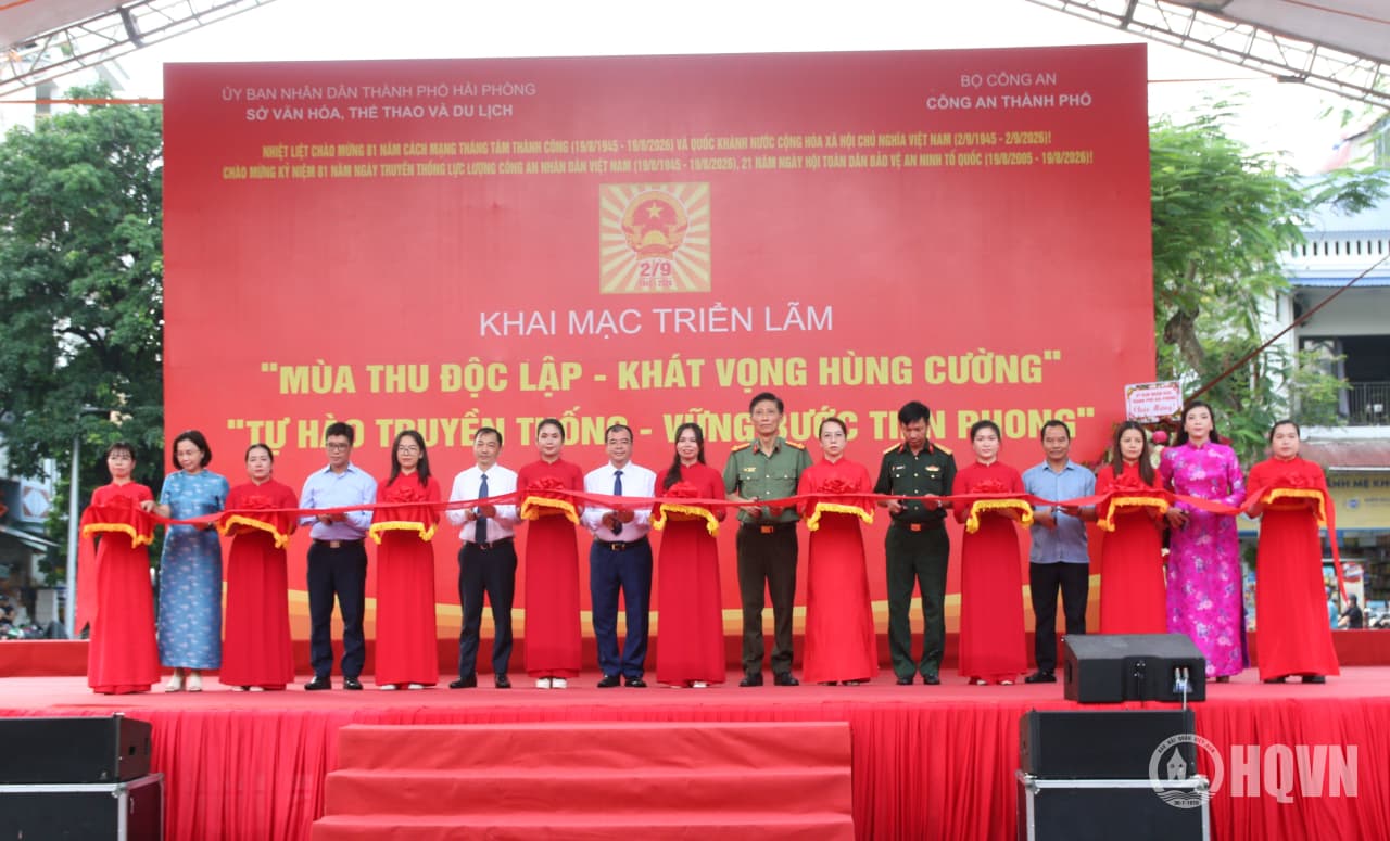Khai mạc triển lãm “Mùa Thu độc lập - Khát vọng hùng cường” và “Tự hào truyền thống - Vững bước tiên phong”