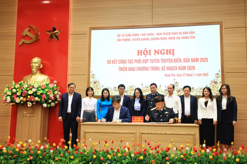 Vùng 1 Hải quân sơ kết phối hợp tuyên truyền biển đảo với các địa phương