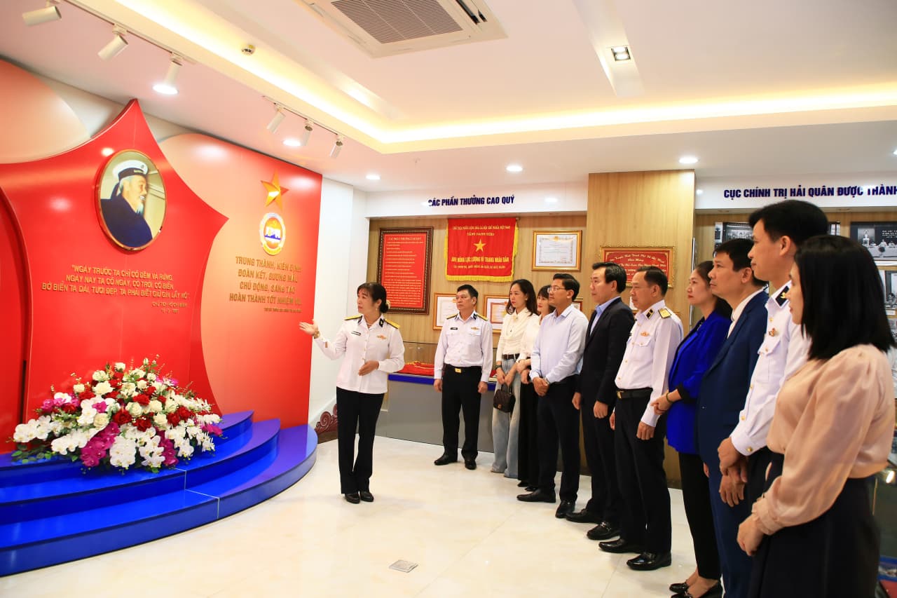 Cục Chính trị Hải quân-Ban Tuyên giáo và Dân vận Tỉnh ủy Lào Cai: Tăng cường phối hợp tuyên truyền biển đảo