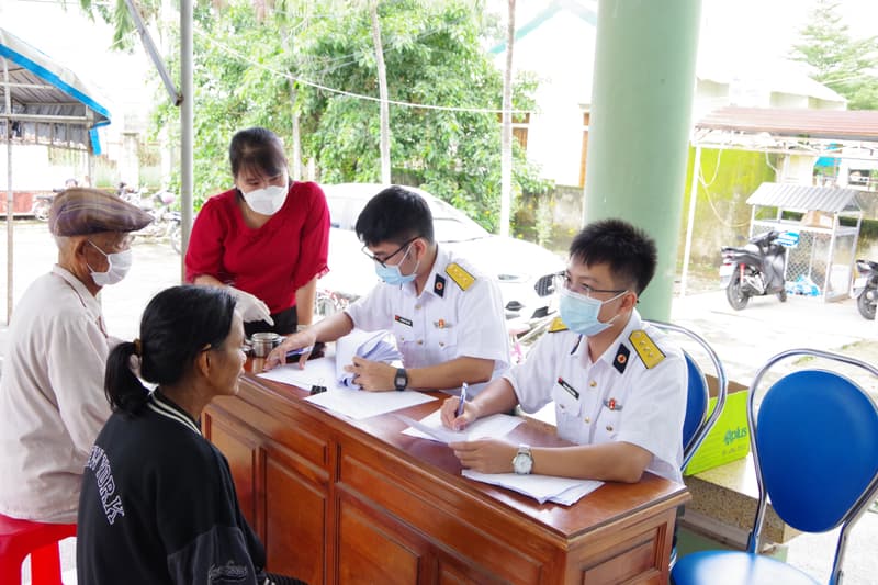 Lữ đoàn 146 khám bệnh, cấp thuốc miễn phí cho nhân dân