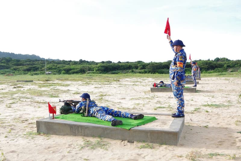 Trung tâm Huấn luyện Vùng 4 kiểm tra bắn tập lần 1 cho học viên sĩ quan
