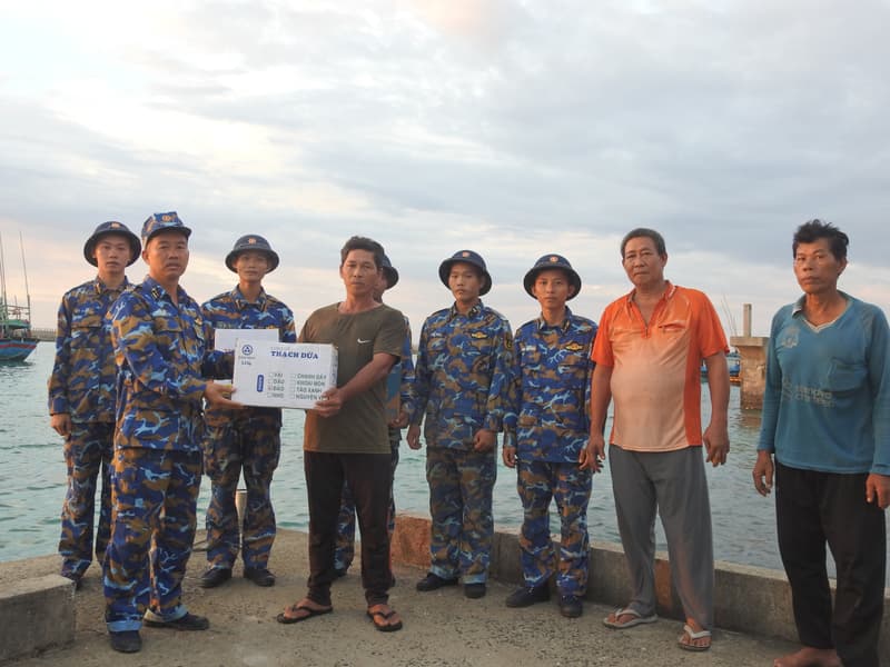 Cán bộ, chiến sĩ Lữ đoàn 146 chủ động ứng phó bão Kalmaegi