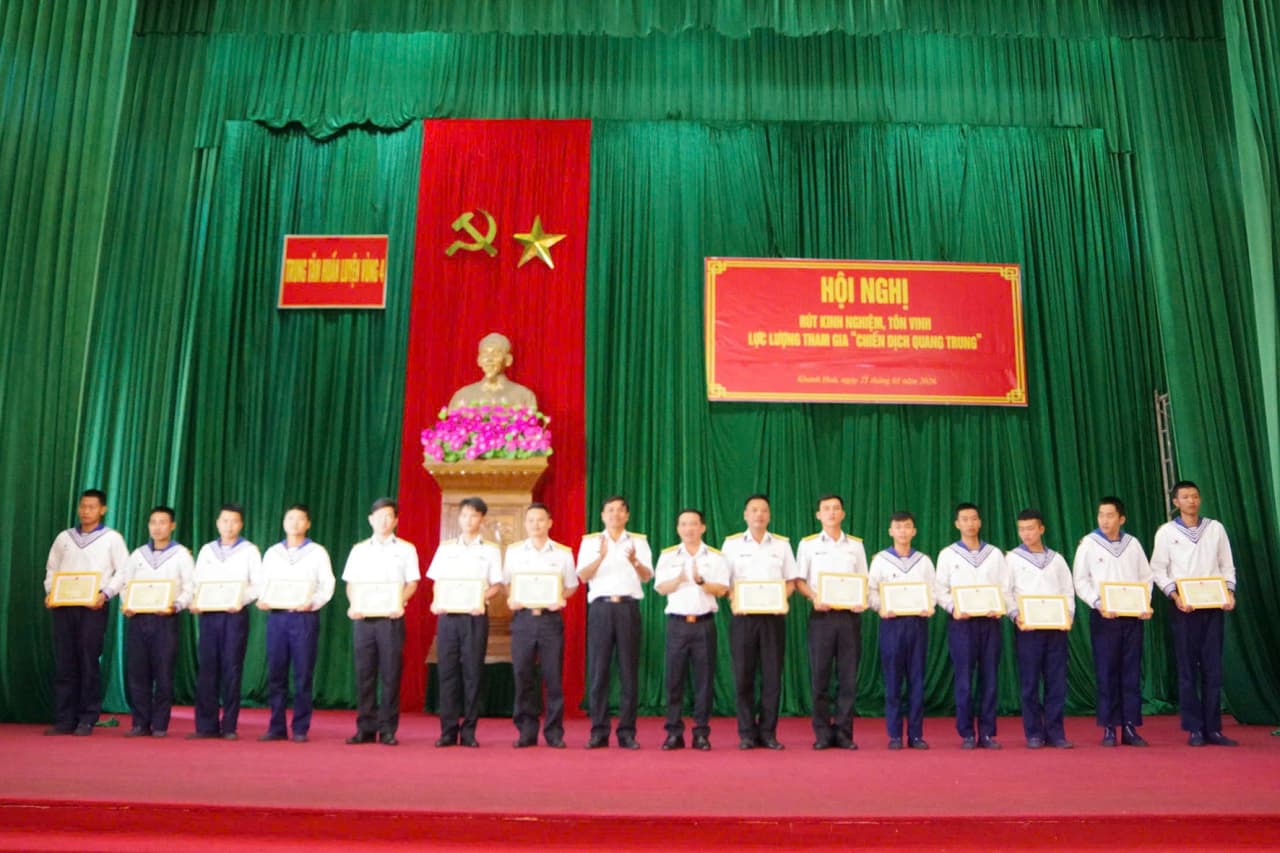 Trung tâm Huấn luyện Vùng 4 tôn vinh lực lượng tham gia "Chiến dịch Quang Trung"