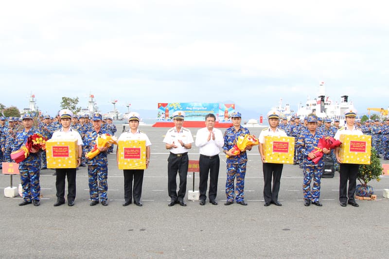 Vùng 4 tổ chức tiễn đoàn công tác chúc tết quân dân đặc khu Trường Sa