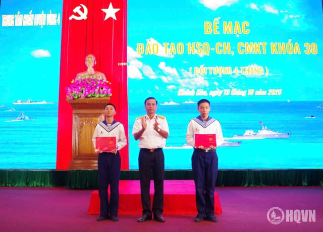 Trung tâm Huấn luyện Vùng 4 bế mạc khoá đào tạo hạ sĩ quan-chỉ huy