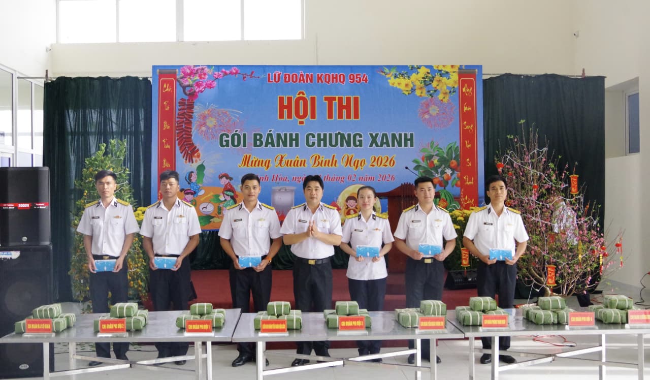 Rộn ràng Hội thi gói bánh chưng ở Lữ đoàn 954