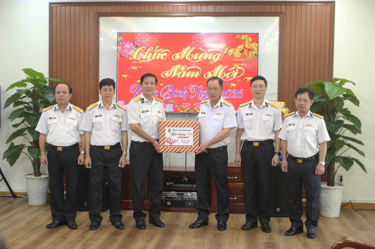 Chuẩn Đô đốc Đỗ Quốc Ân kiểm tra, chúc tết Kho 858, Nhà máy X52