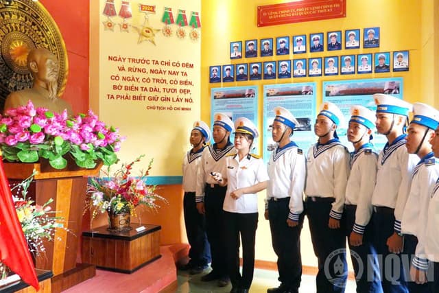 Trung tâm Huấn luyện Vùng 4 tổ chức tham quan, học tập truyền thống cho chiến sĩ mới