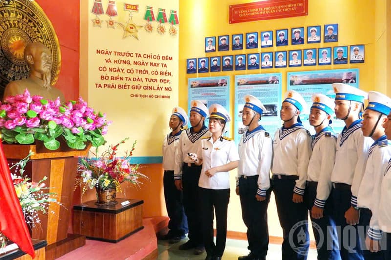 Trung tâm Huấn luyện Vùng 4 tổ chức tham quan, học tập truyền thống cho chiến sĩ mới