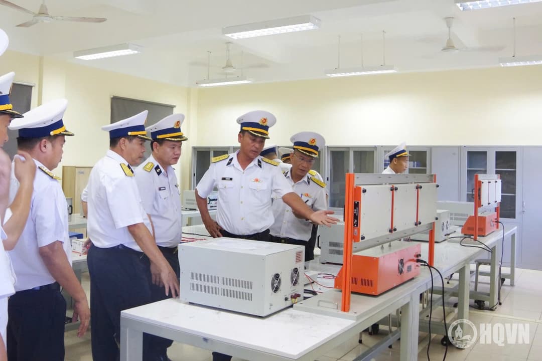 Trường Cao đẳng kỹ thuật Hải quân làm việc, trao đổi với Trung tâm Huấn luyện Vùng 4