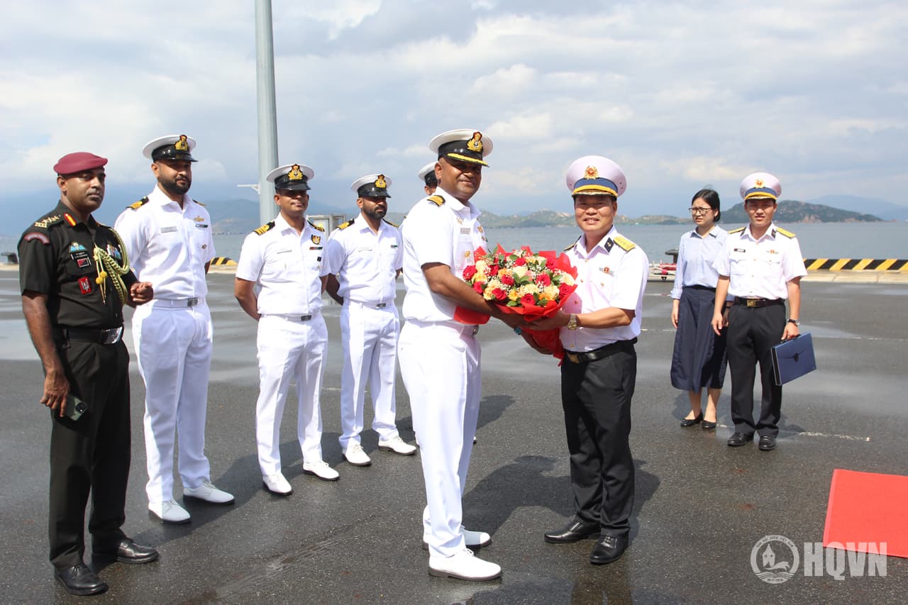 Tàu Hải quân Ấn Độ thăm Khánh Hoà