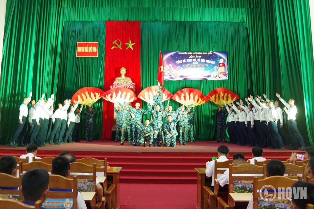Trung tâm Huấn luyện Vùng 4: Liên hoan tiếng hát binh nhì
