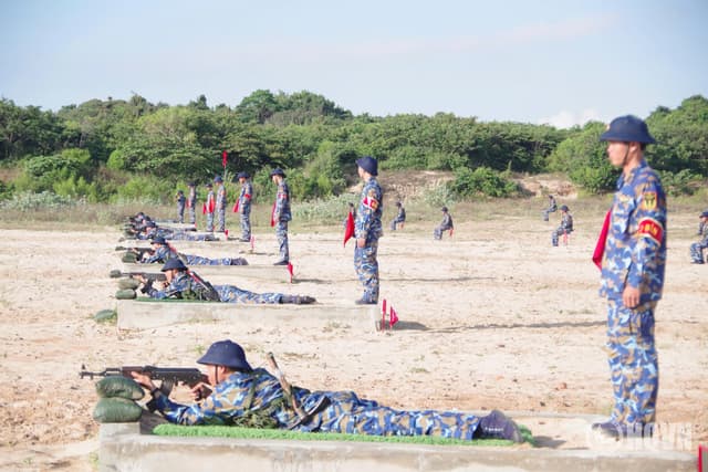 Trung tâm Huấn luyện Vùng 4 tổ chức bắn tập tổng hợp cho chiến sĩ mới