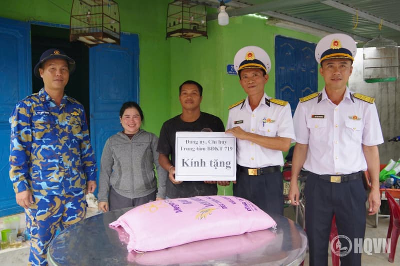 Trung tâm Bảo đảm kỹ thuật 719 động viên lực lượng thi công nhà cho nhân dân