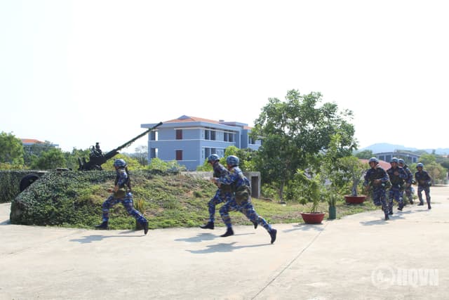 Làm chủ trận địa, bảo vệ mục tiêu