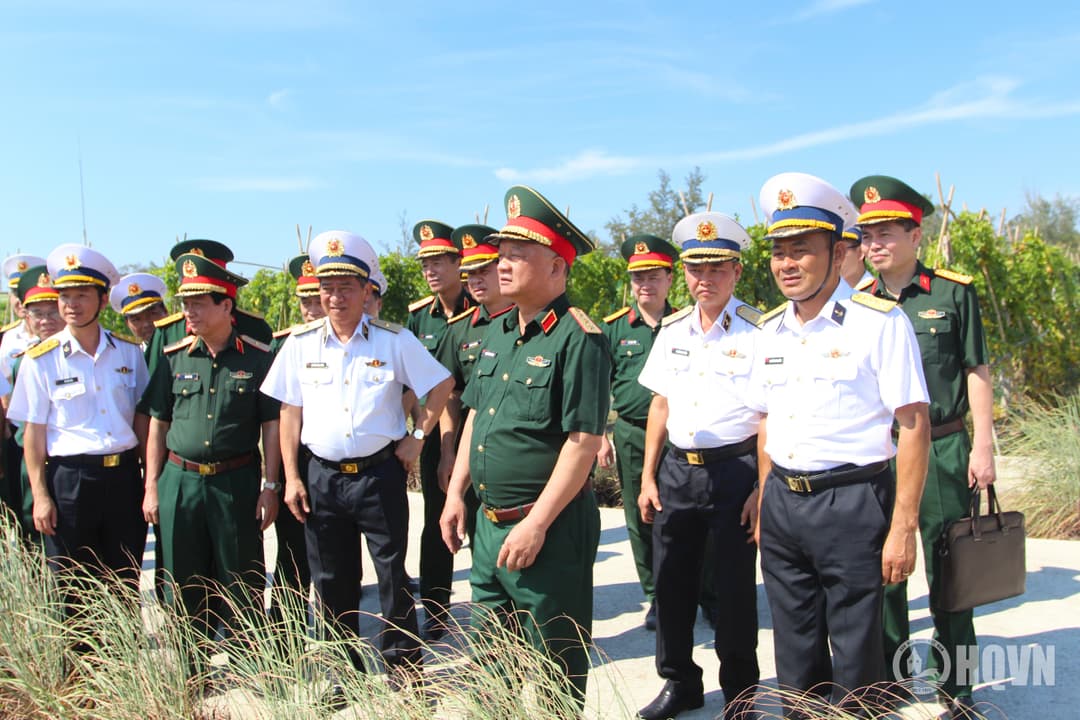 Thượng tướng Nguyễn Quang Ngọc kiểm tra tại Vùng 4 Hải quân