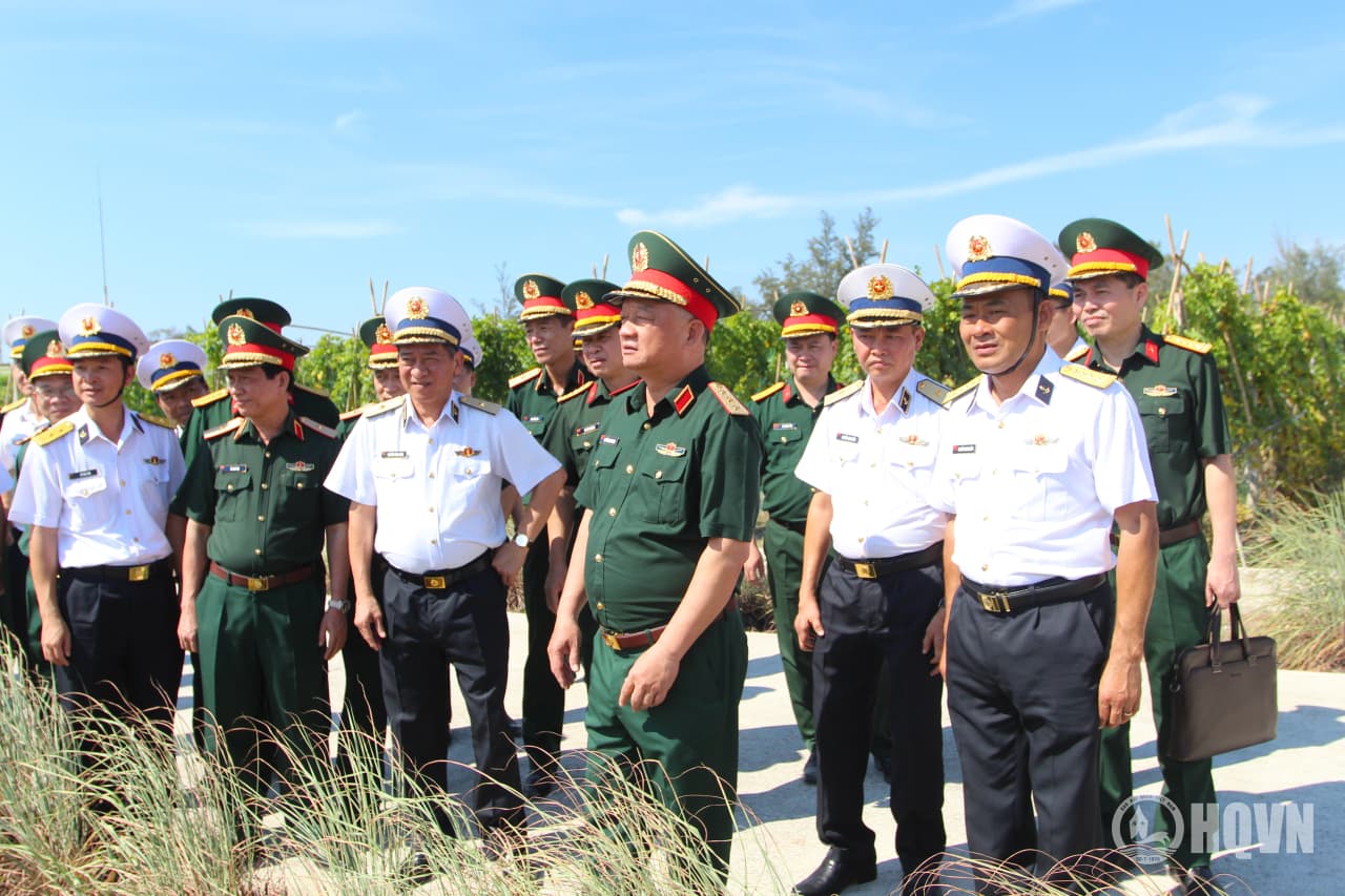 Thượng tướng Nguyễn Quang Ngọc kiểm tra tại Vùng 4 Hải quân