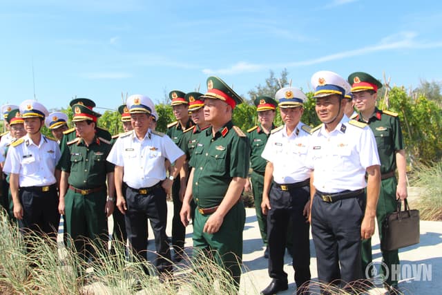Thượng tướng Nguyễn Quang Ngọc kiểm tra tại Vùng 4 Hải quân