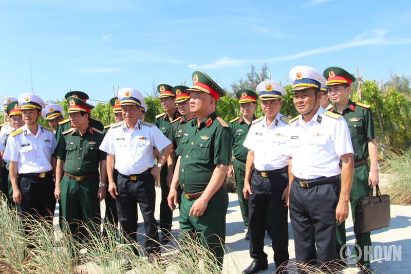 Thượng tướng Nguyễn Quang Ngọc kiểm tra tại Vùng 4 Hải quân